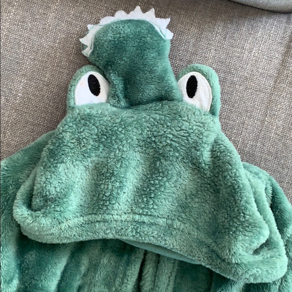 Baby boys Modern Baby green alligator robe 0-9m - Picture 2 of 5